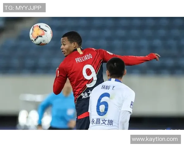 从草根到球场之王 足球明星逆袭的励志故事全程呈现